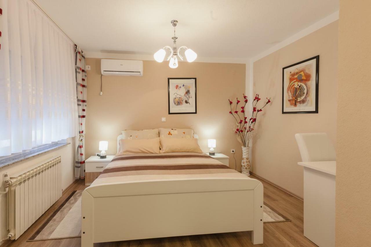 Iris Room & Apartment スルニュ エクステリア 写真