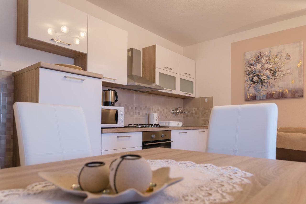 Iris Room & Apartment スルニュ エクステリア 写真
